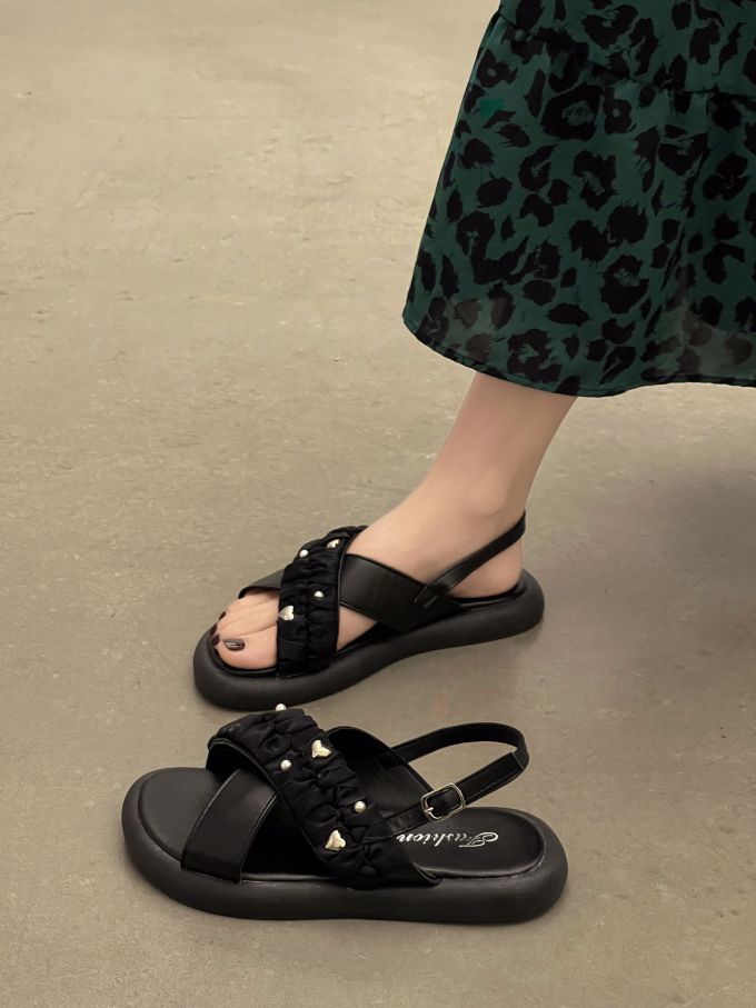 平底 圆头 袢扣 