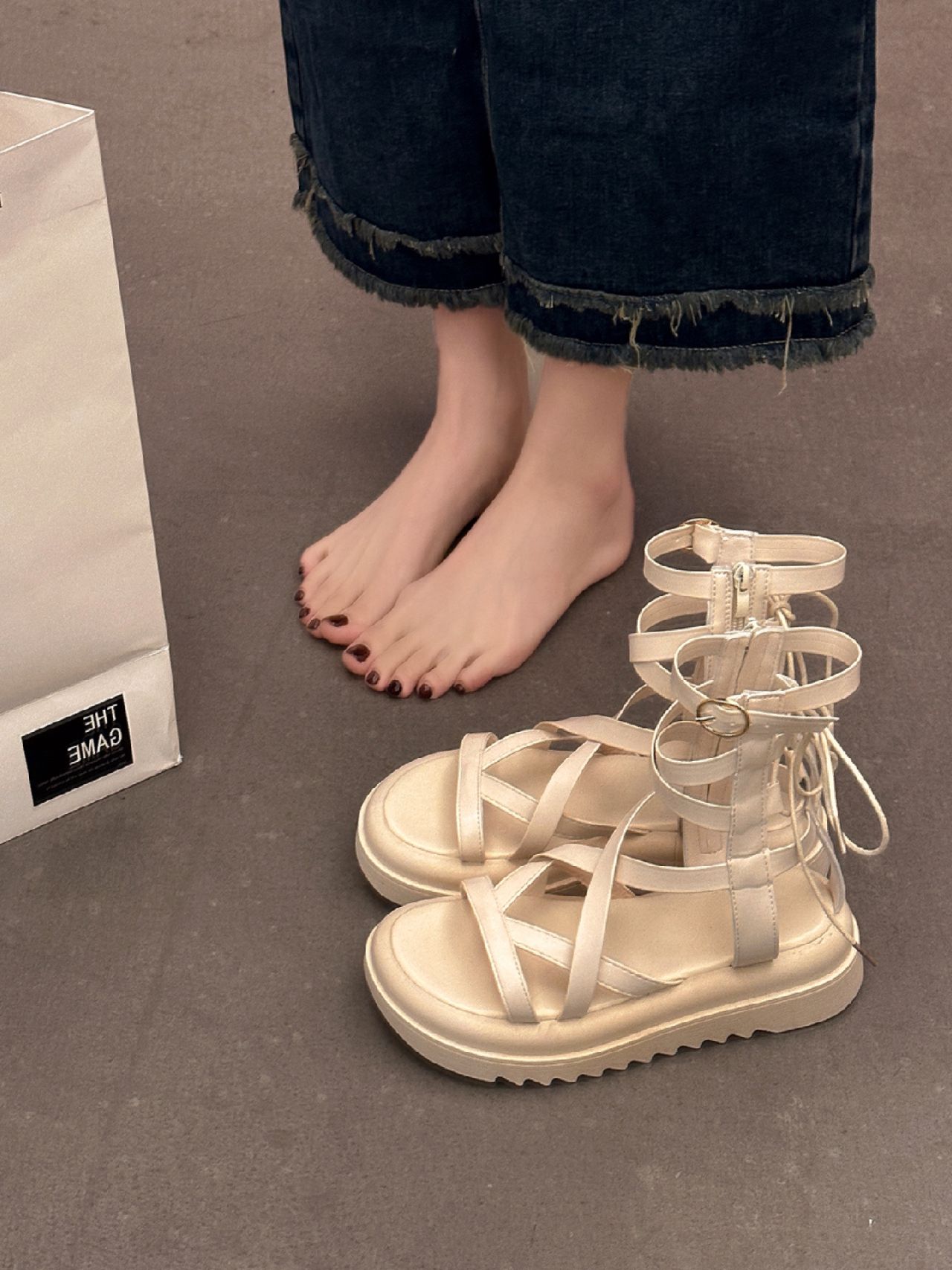 平底 圆头 袢扣 皮革  - VALI鞋履AI设计主图