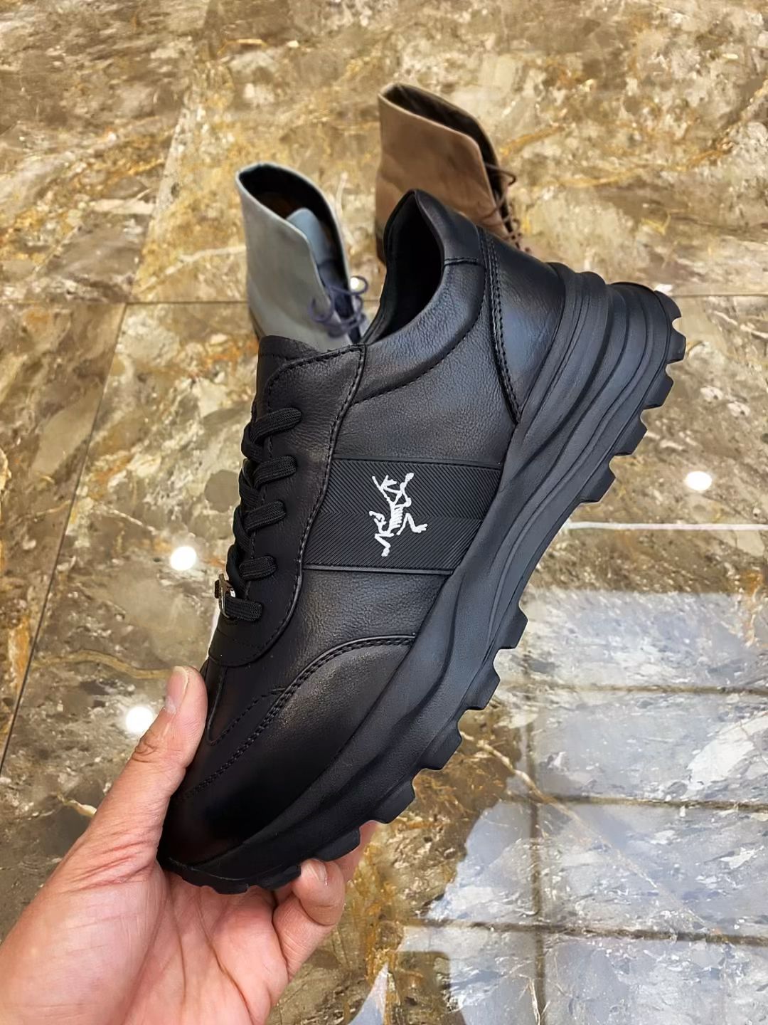 平底 尖头 中帮 系带 深口鞋 皮革  - VALI鞋履AI设计主图