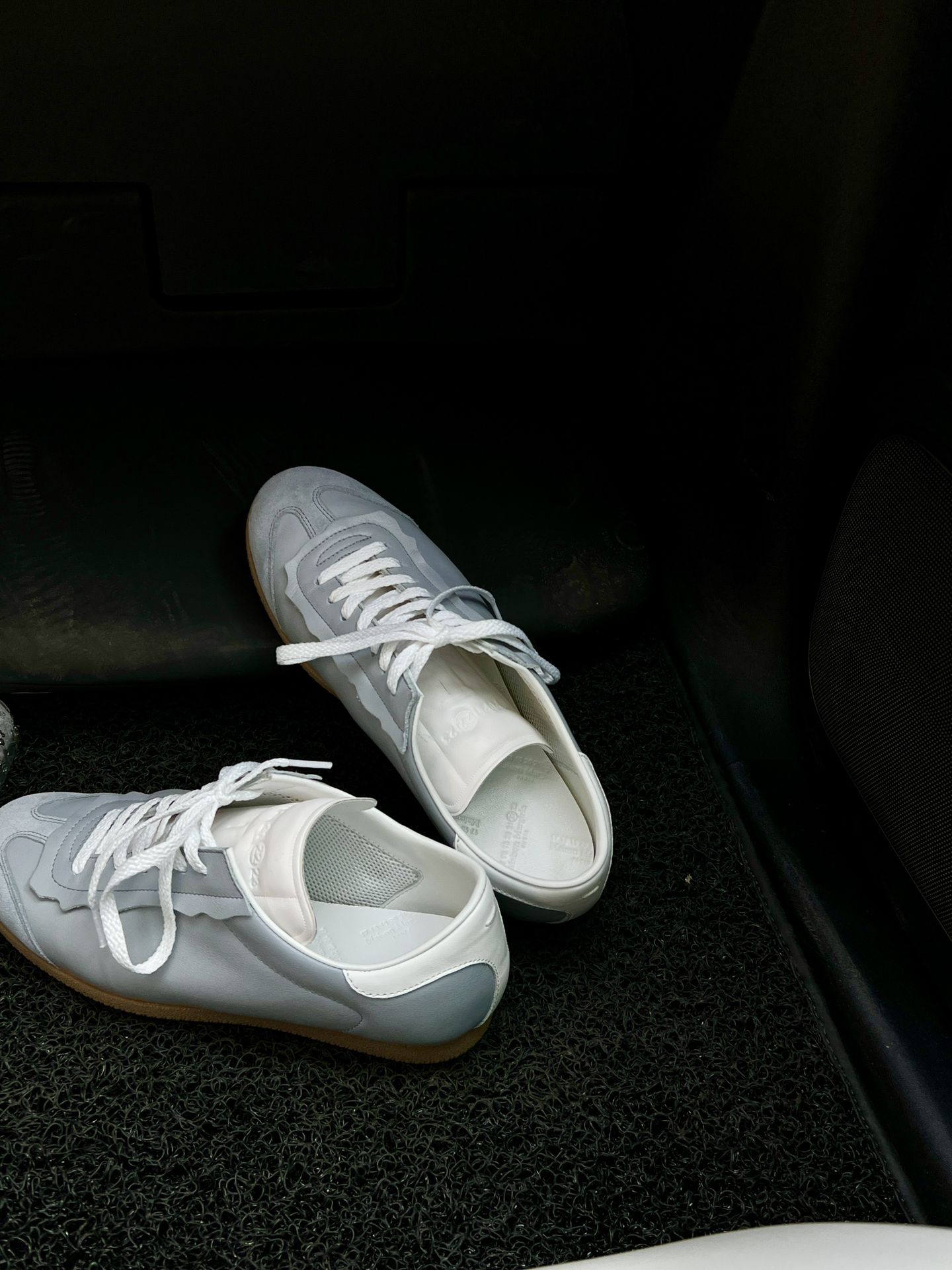 平底 圆头 低帮 系带 深口鞋 皮革  - VALI鞋履AI设计主图