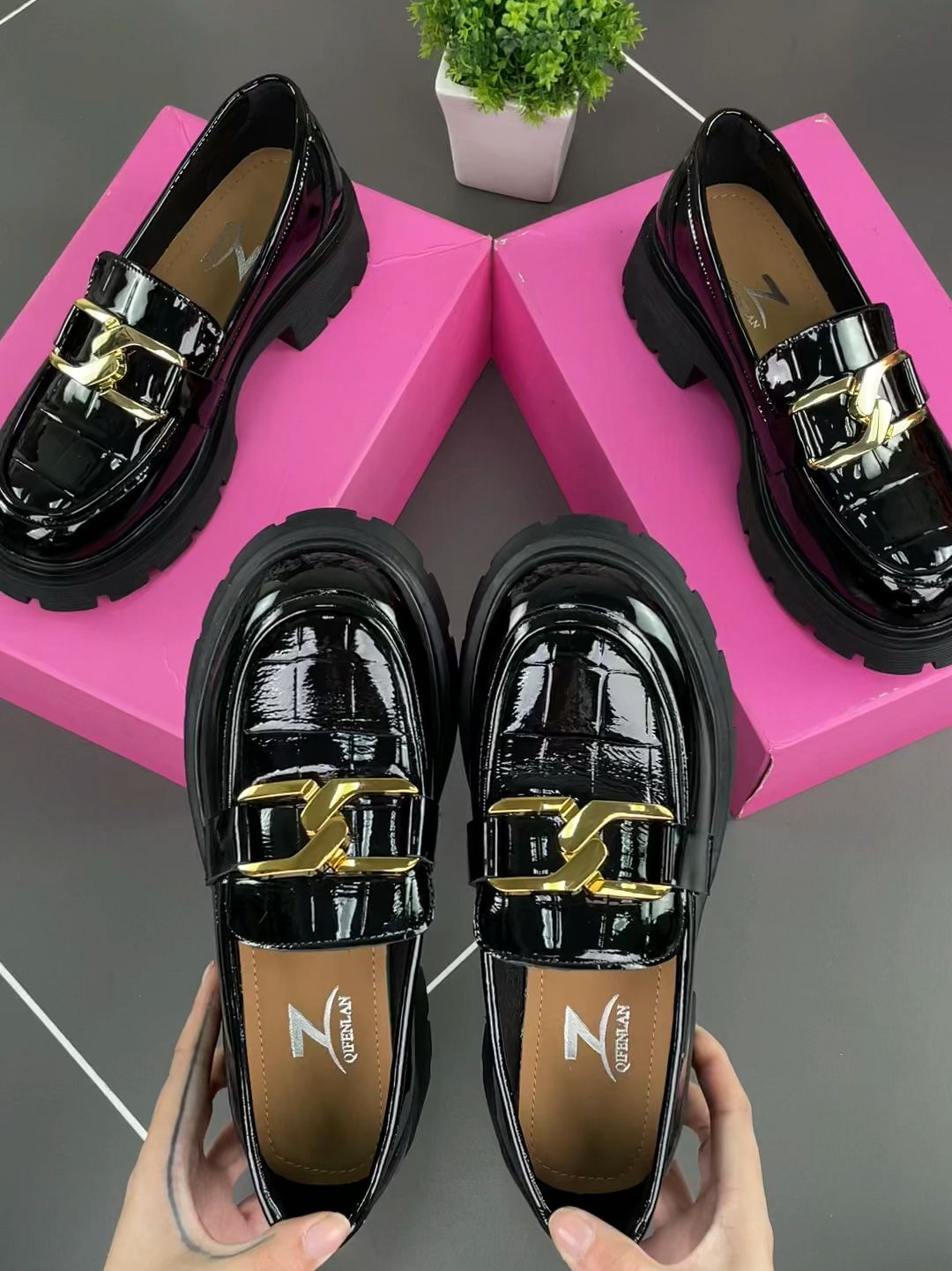 粗跟 中跟 圆头 低帮 一脚蹬 深口鞋 皮革  - VALI鞋履AI设计主图