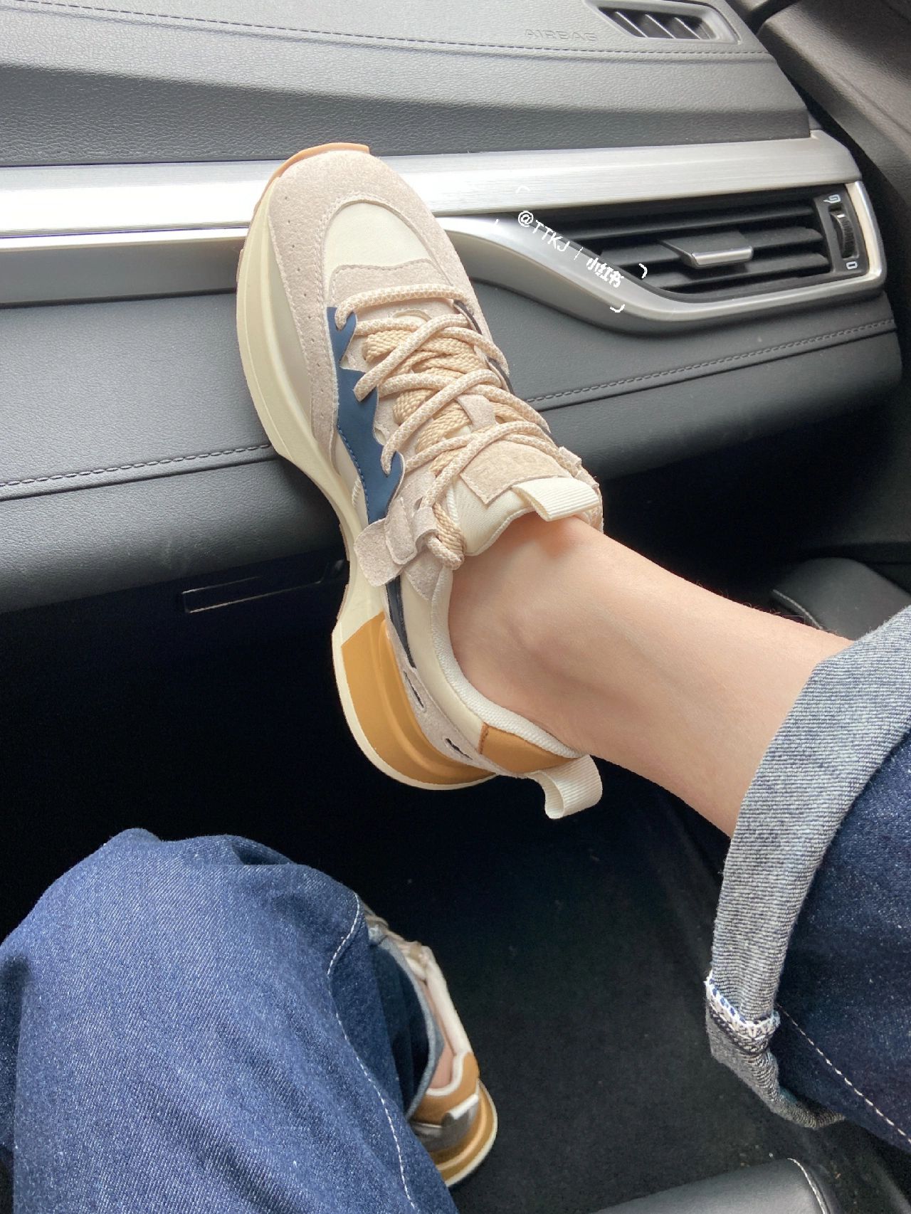 厚底 圆头 低帮 系带 深口鞋  - VALI鞋履AI设计主图