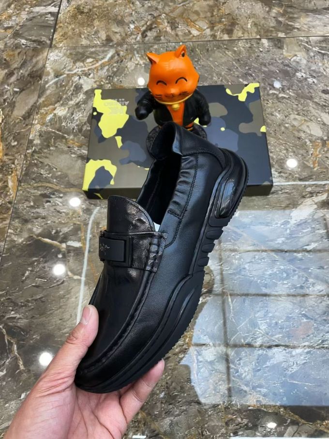 圆头 低帮 插扣 深口鞋 皮革 