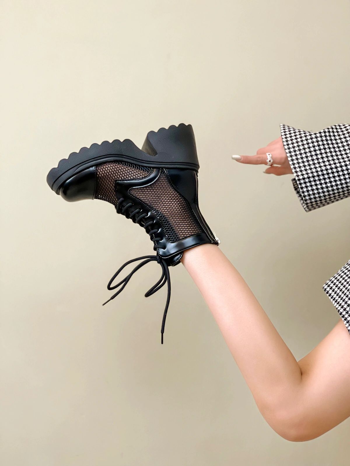 圆头 系带 网面  - VALI鞋履AI设计主图