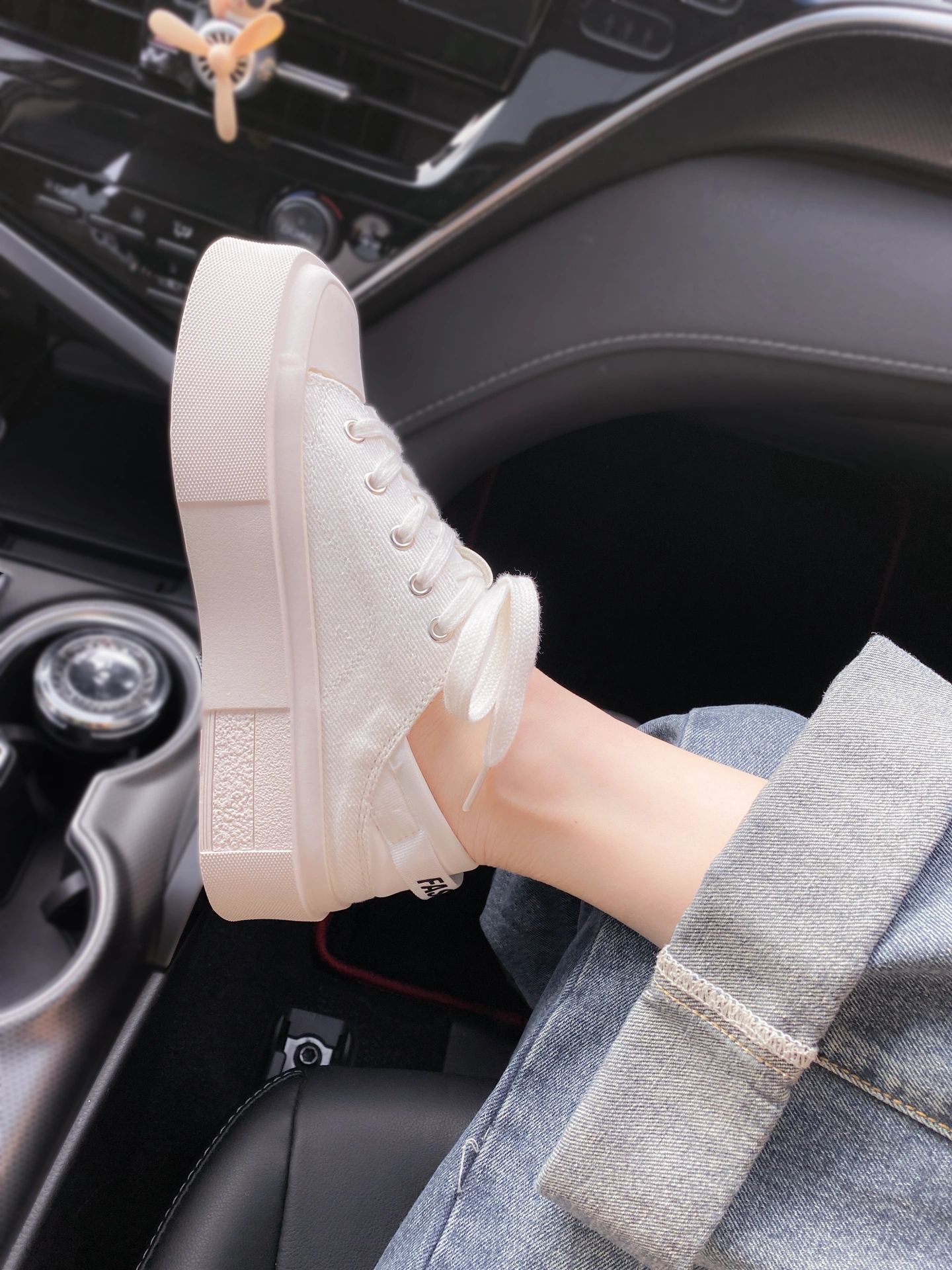 中帮 系带  - VALI鞋履AI设计主图