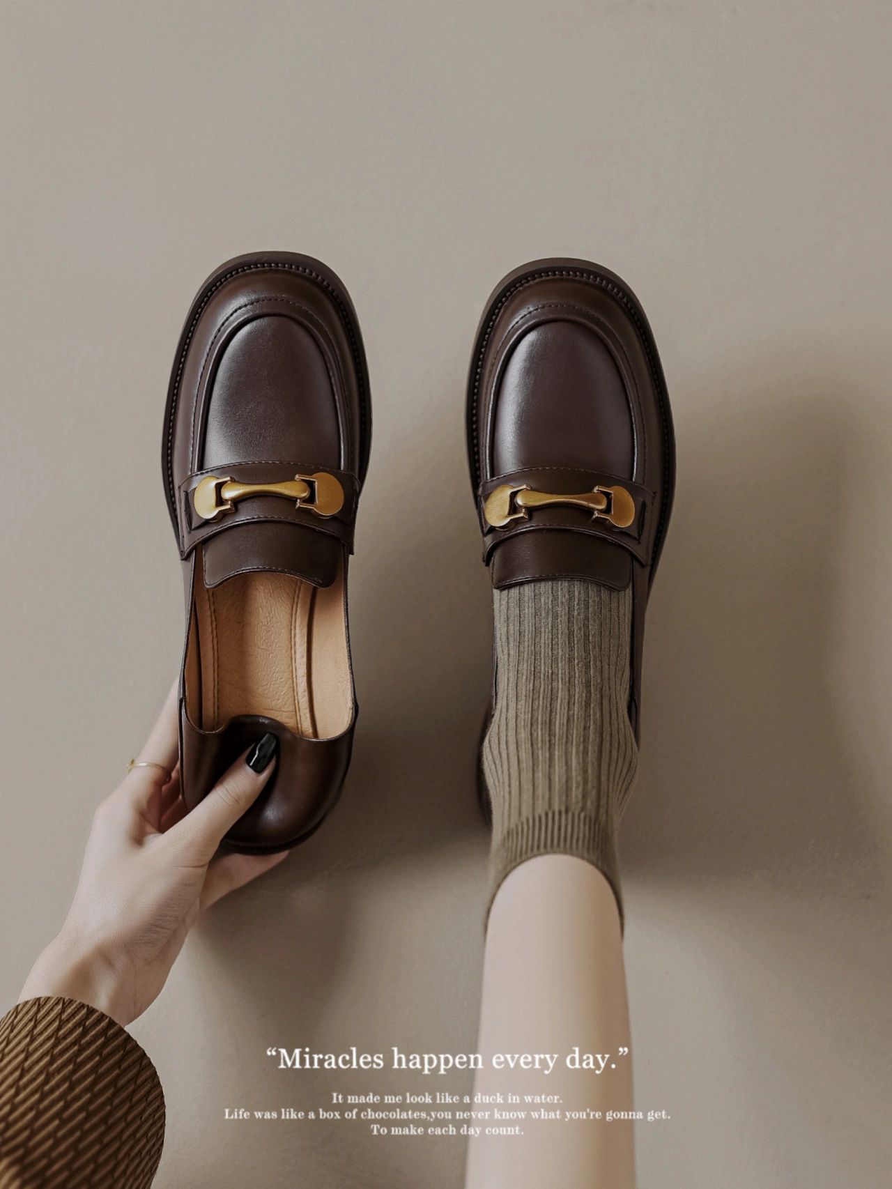 圆头 袢扣 深口鞋 皮革  - VALI鞋履AI设计主图