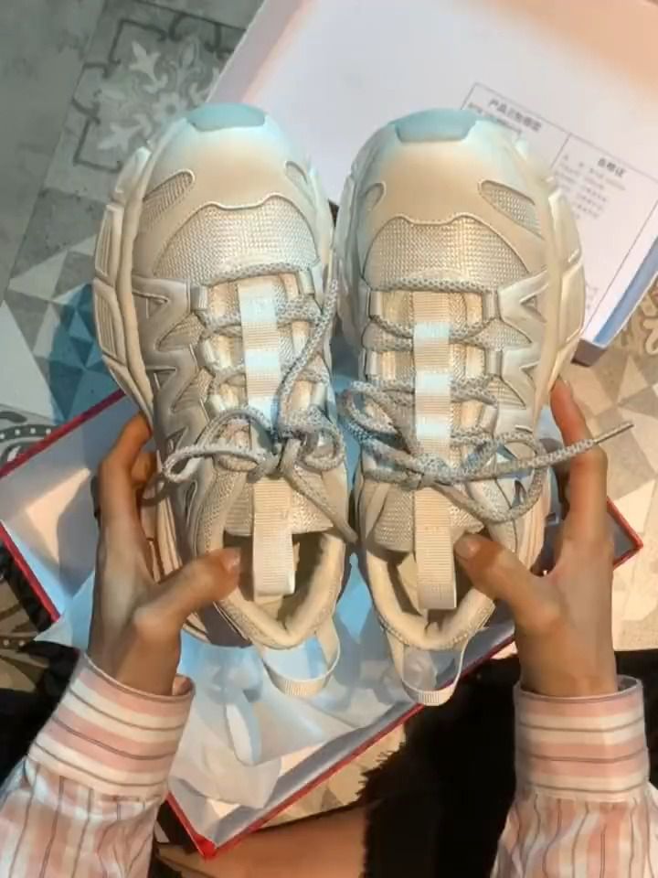  - VALI鞋履AI设计主图