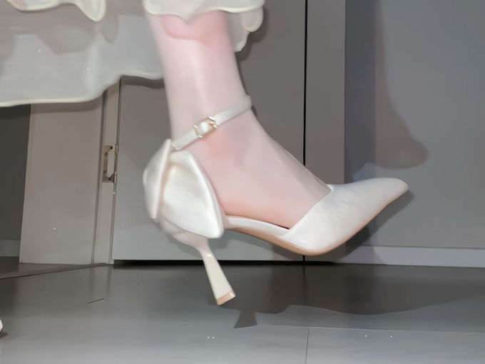 异形跟 高跟 尖头 低帮 袢扣 浅口鞋 皮革 