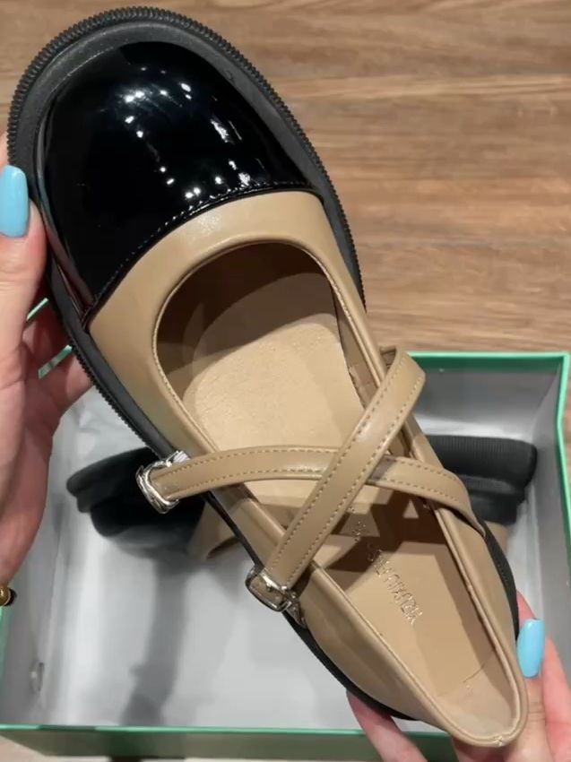 圆头 袢扣 中口鞋 皮革  - VALI鞋履AI设计主图