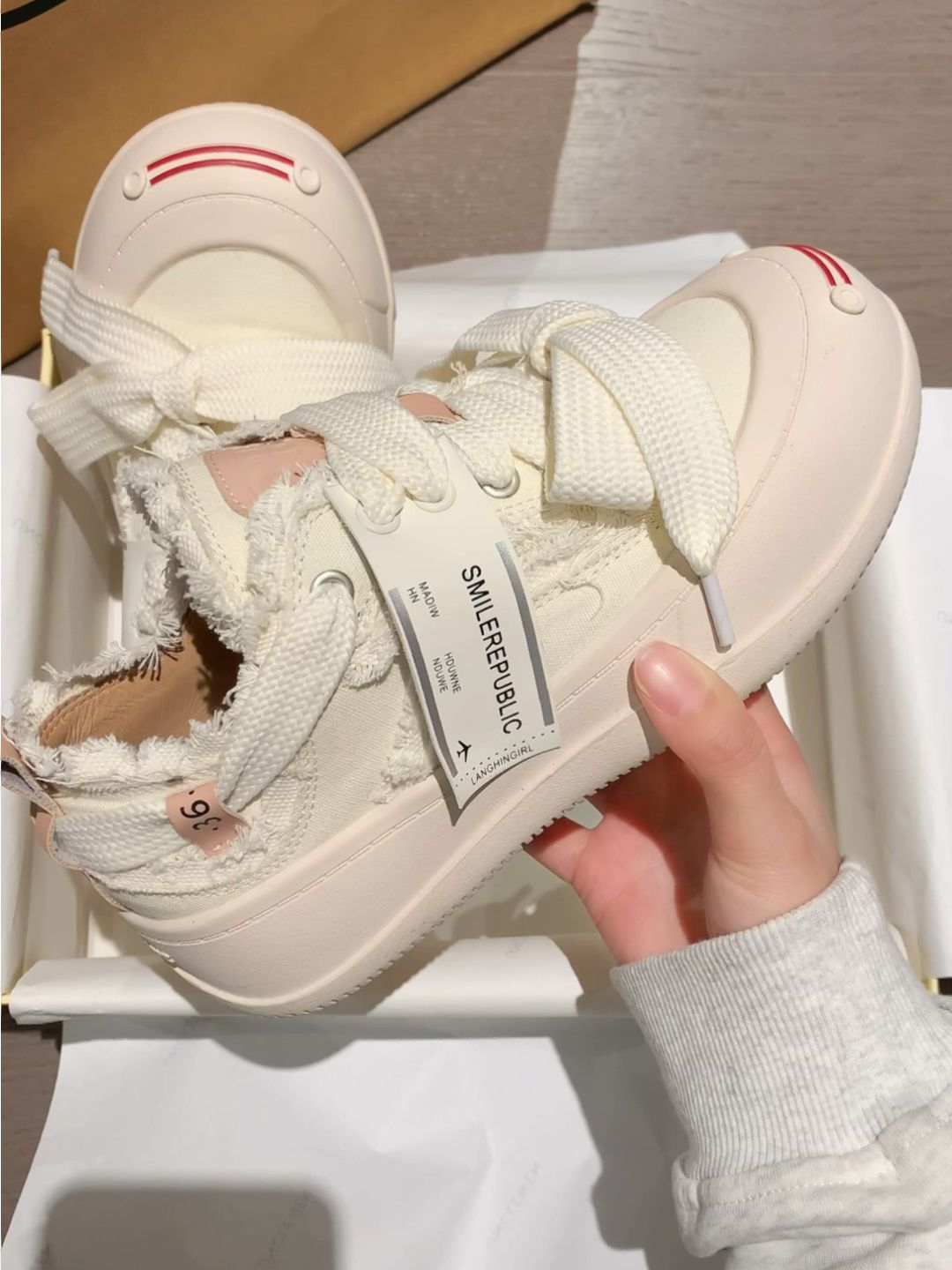 低帮 魔术贴 皮革  - VALI鞋履AI设计主图