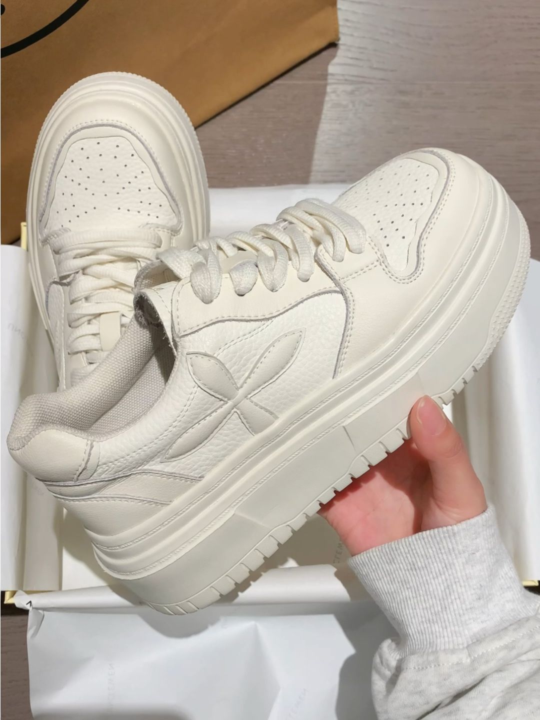 低帮 皮革  - VALI鞋履AI设计主图