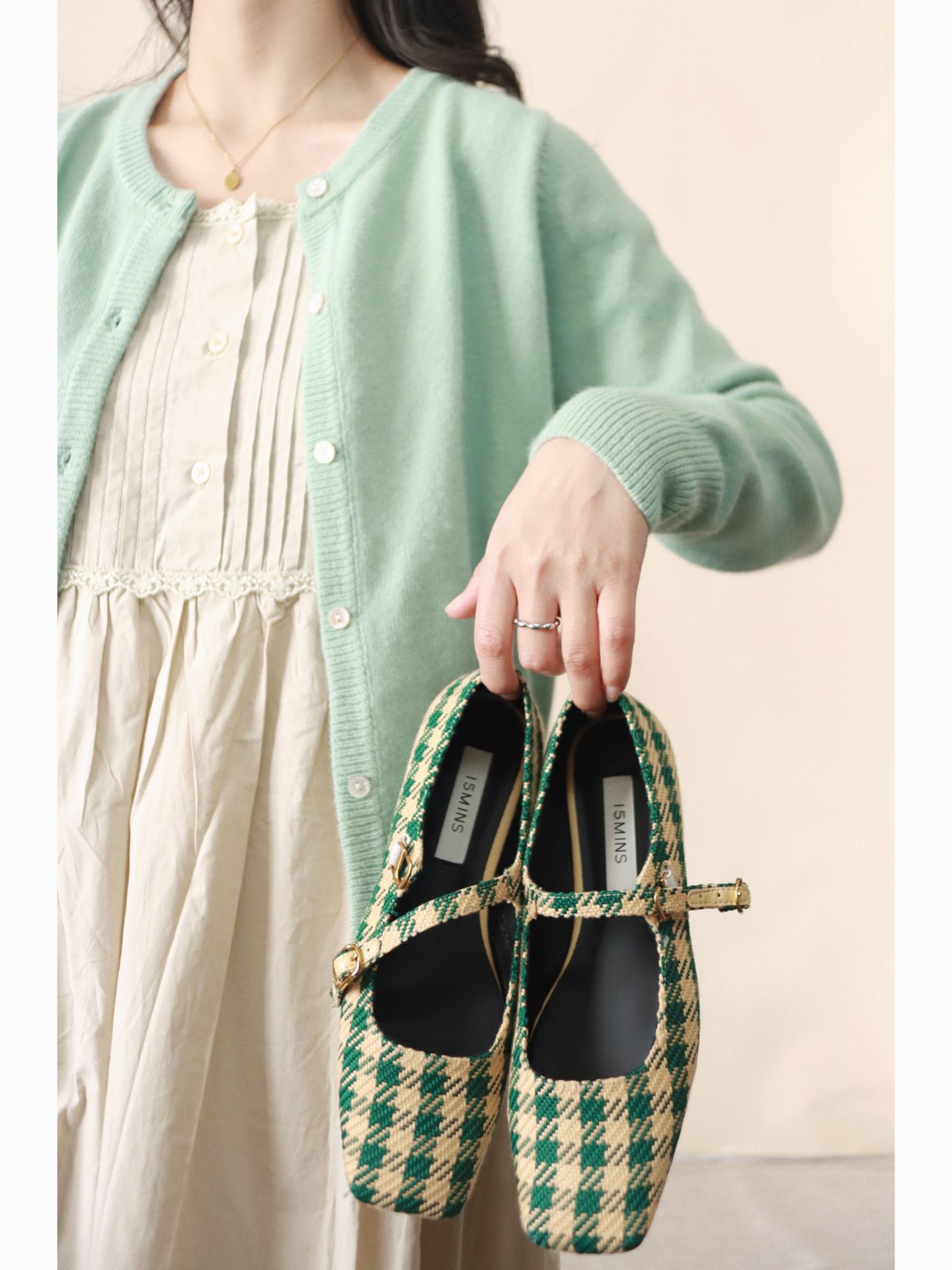 毛纺 圆形领 细针 栀子白 清水绿 海盗黑 基础扣饰  - VALI鞋履AI设计主图