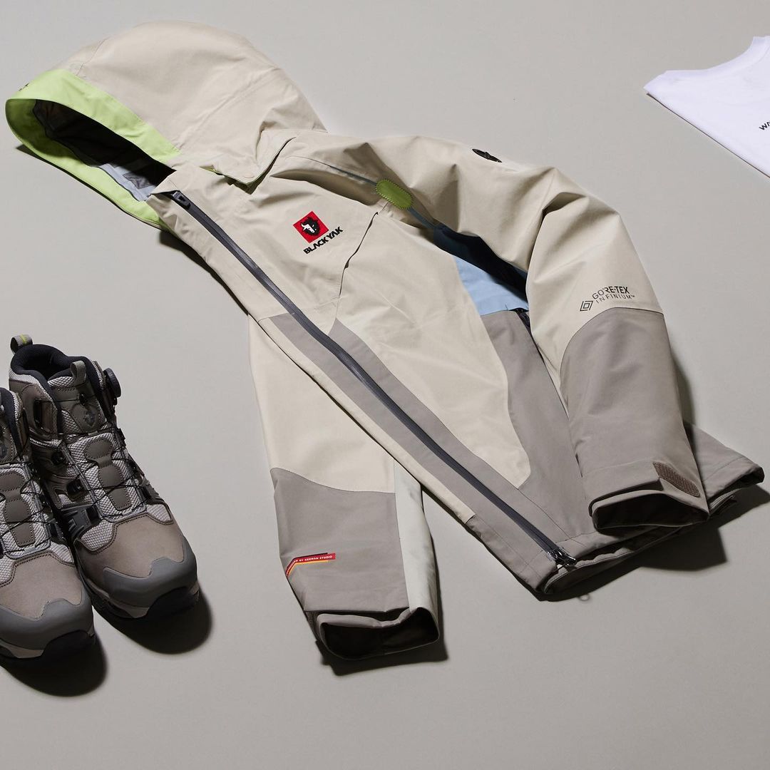 防护功能 H型 连帽领 文字图案 标志图案 撞色/渐变 拼接 印花 城堡灰 浅羊皮纸色 象皮色  - VALI鞋履AI设计主图