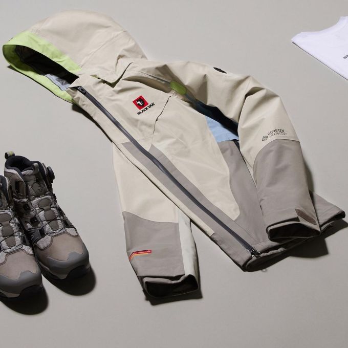 防护功能 H型 连帽领 文字图案 标志图案 撞色/渐变 拼接 印花 城堡灰 浅羊皮纸色 象皮色 