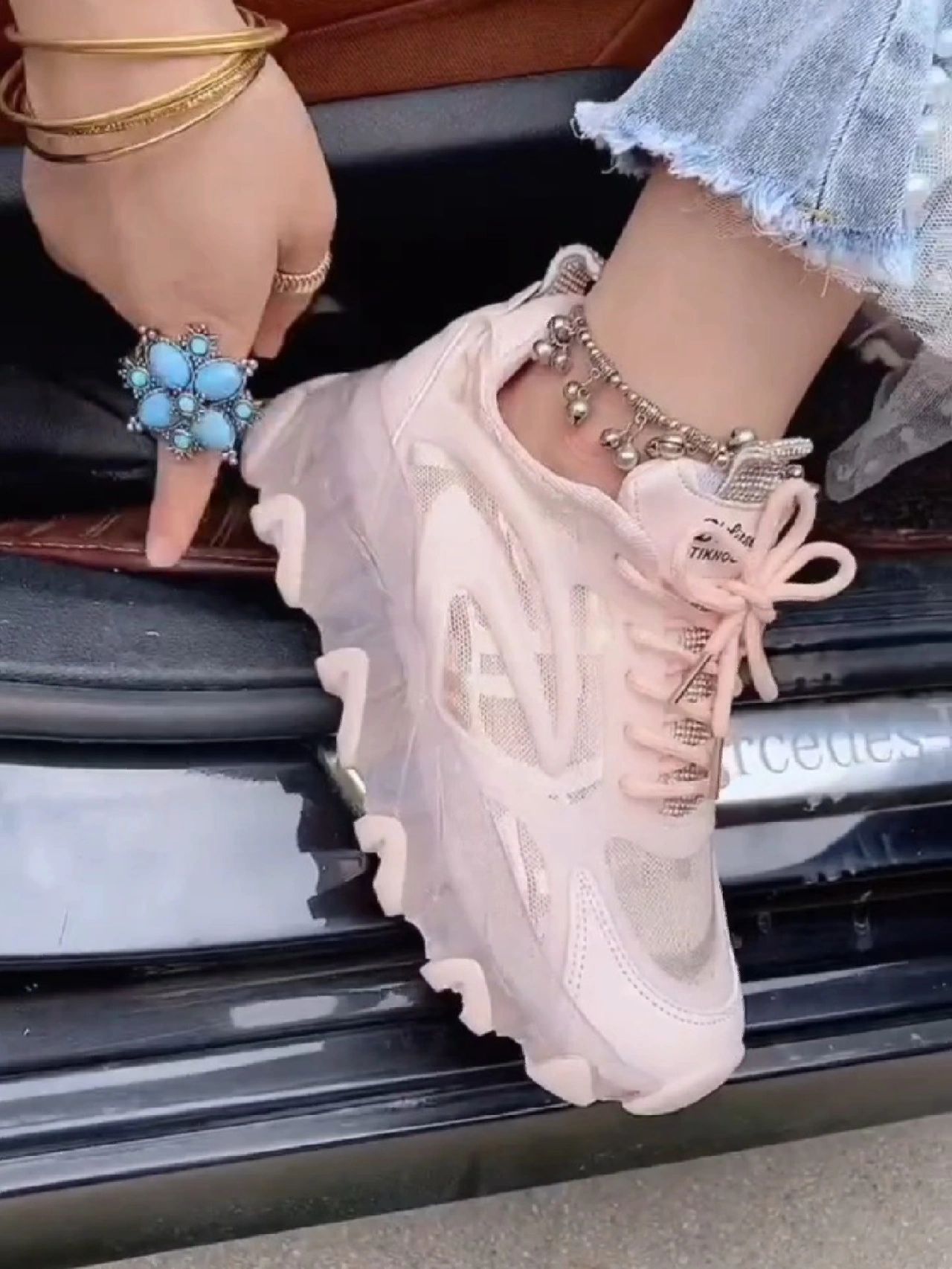 中帮 系带  - VALI鞋履AI设计主图