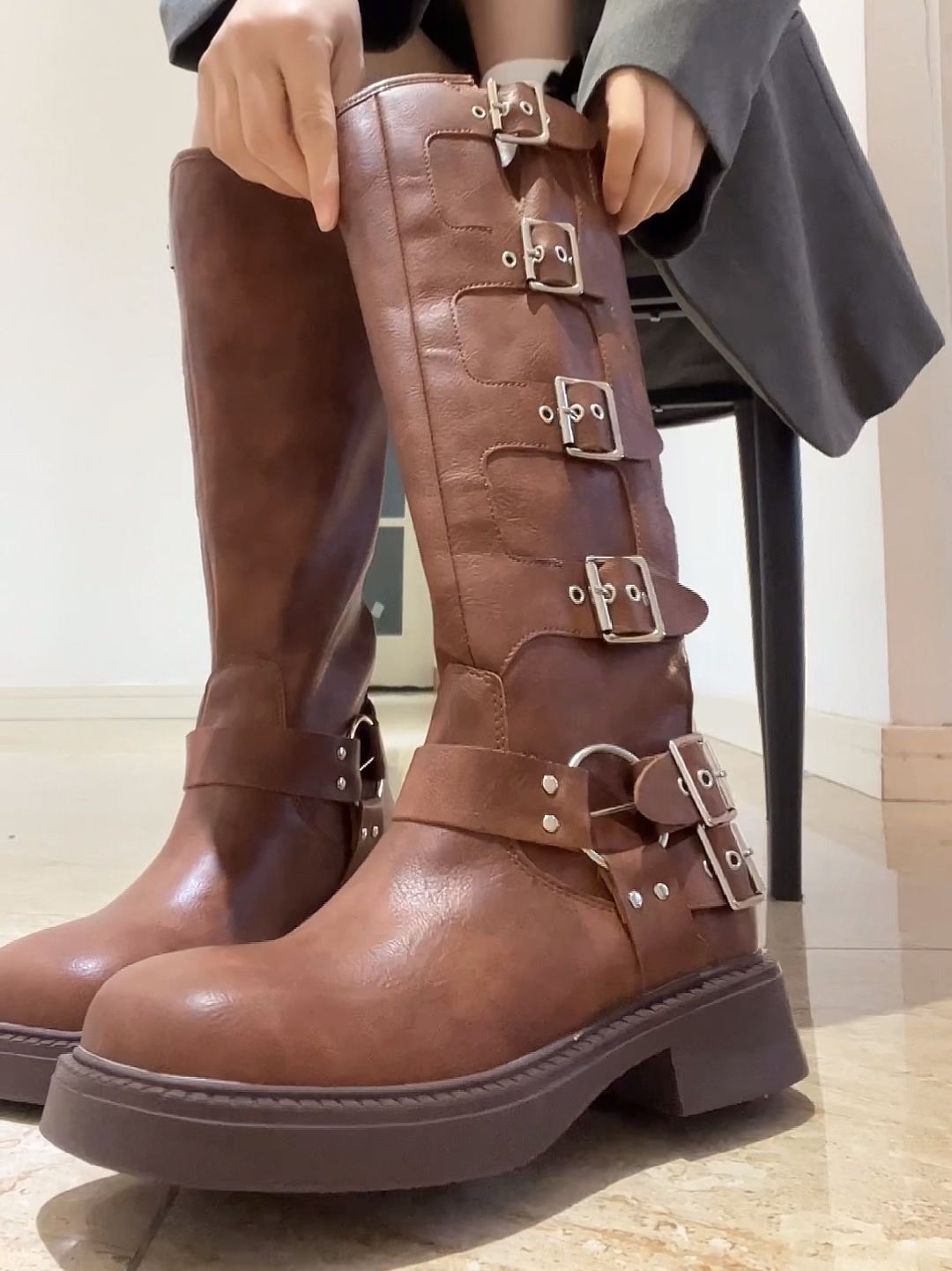 圆头 袢扣 皮革  - VALI鞋履AI设计主图