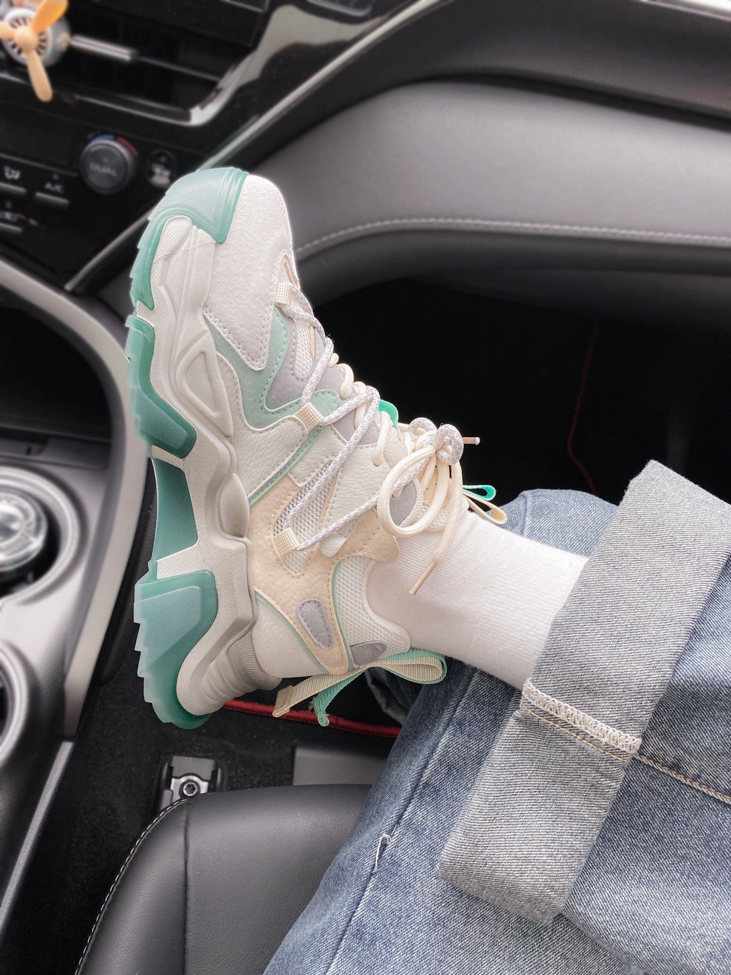 中帮 系带  - VALI鞋履AI设计主图