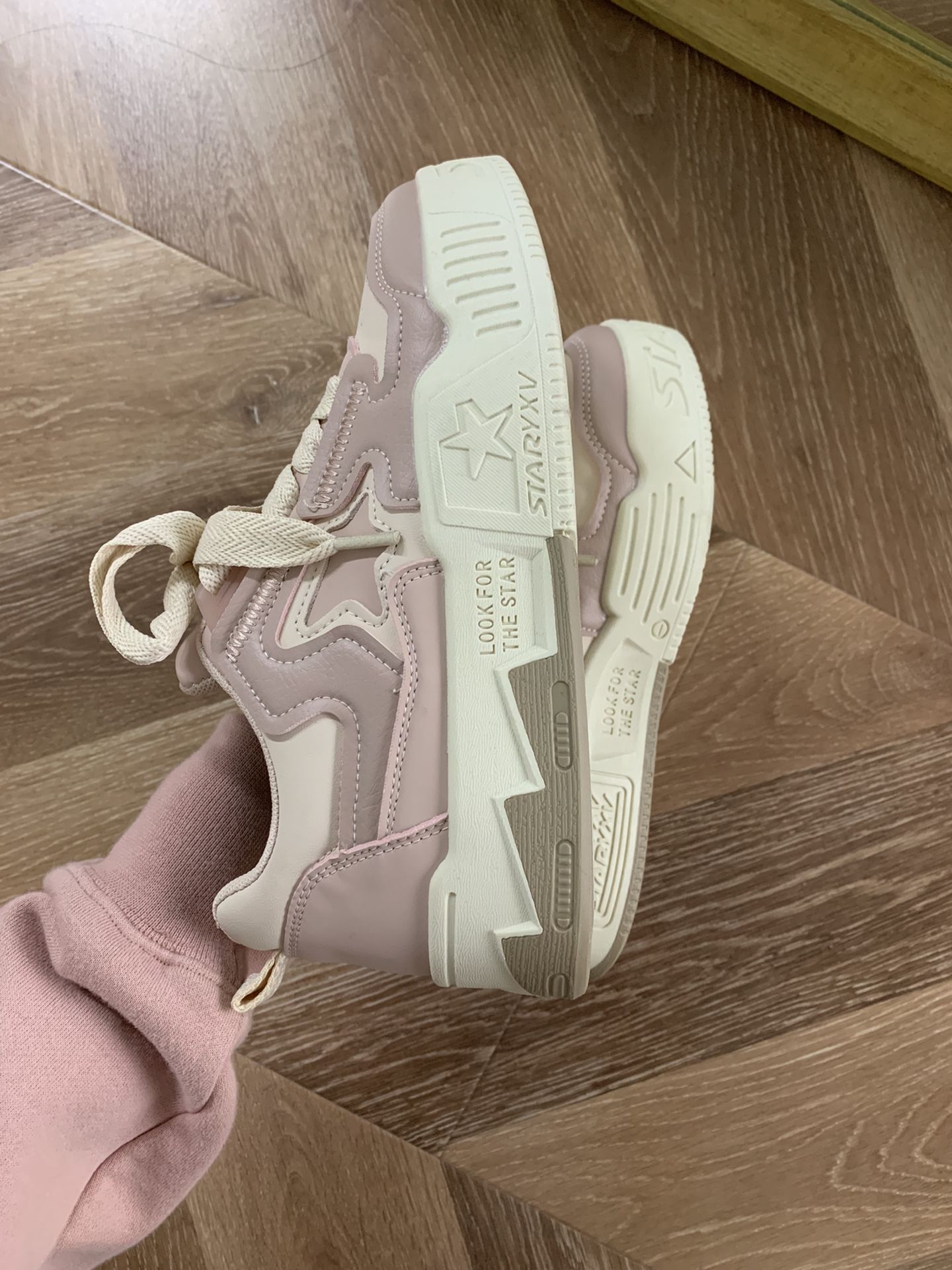 低帮 系带 皮革  - VALI鞋履AI设计主图