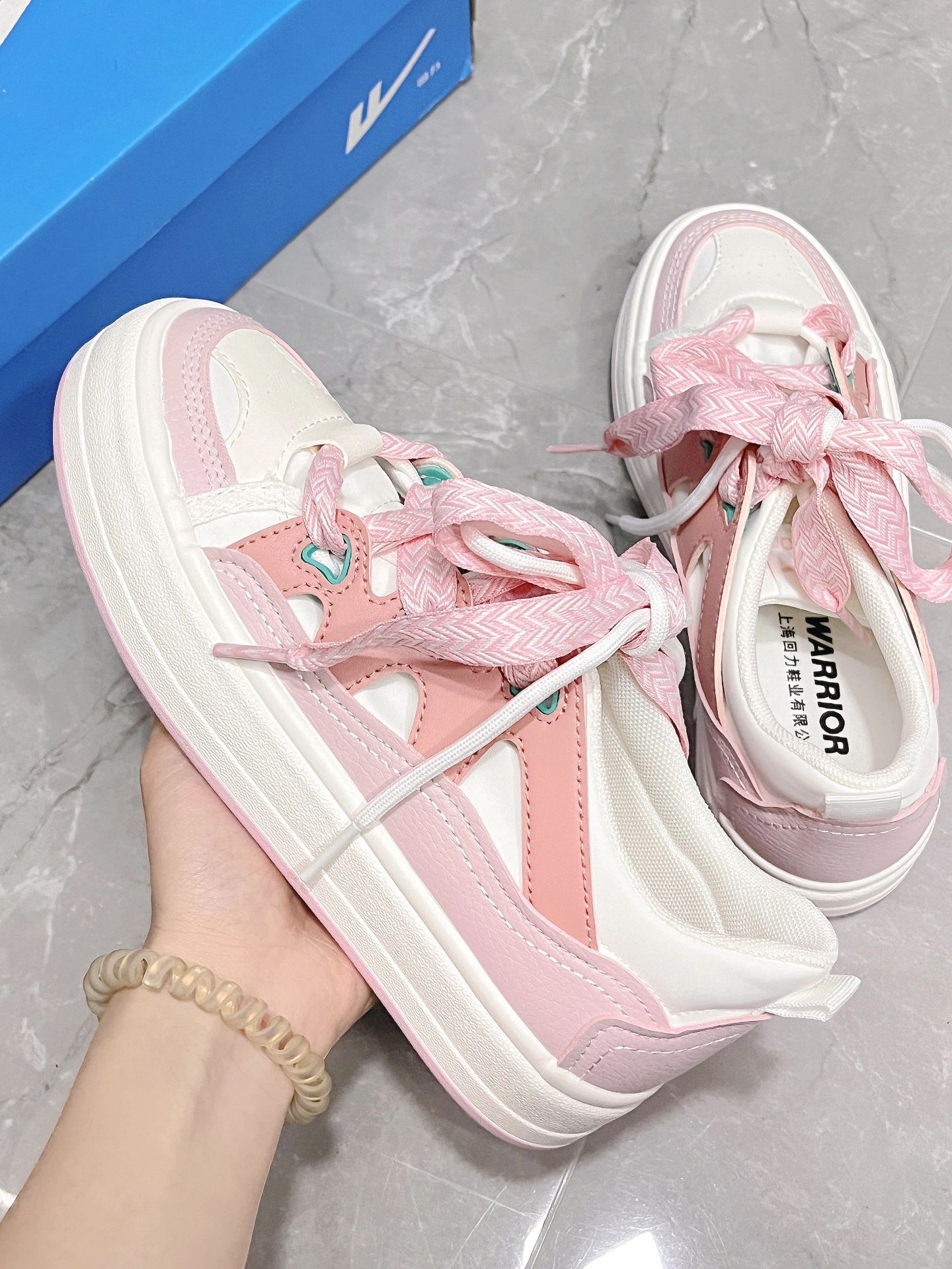 低帮 系带 魔术贴  - VALI鞋履AI设计主图