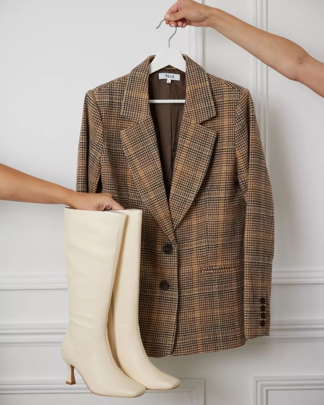 呢绒 H型 翻驳领 格纹/菱格 暗土褐色 可可奶油棕 太妃糖 基础扣饰 都市 都市休闲  - VALI鞋履AI设计主图