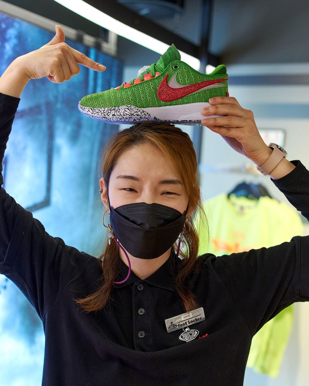 针织面料 H型 polo领 标志图案 贴布绣 夜空色 基础扣饰 徽章  - VALI鞋履AI设计主图