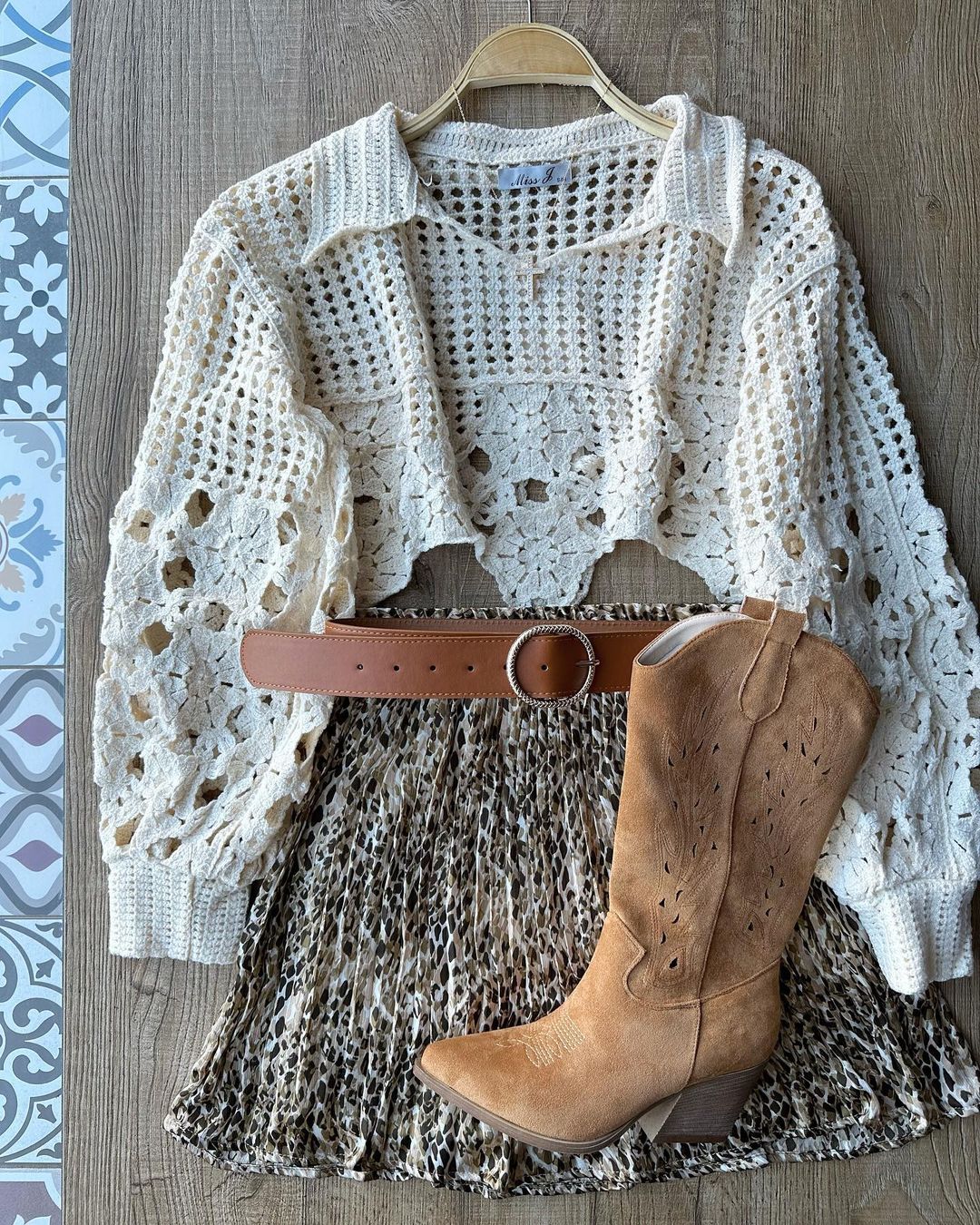 毛纺 H型 翻领 漏针-挑孔 钩花 冰冻色 高楼色 淡蓝色 成品腰带  - VALI鞋履AI设计主图