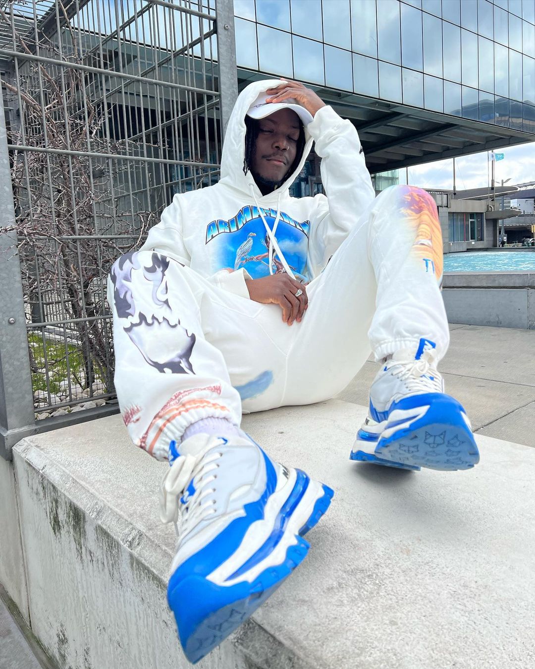 针织面料 卡通次元 文字图案 抽褶 印花 淡蓝色 冰冻色 基础绳带 运动  - VALI鞋履AI设计主图