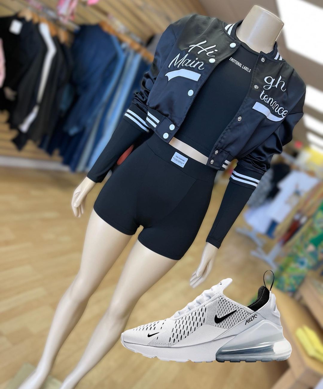 截短型 文字图案 撞色/渐变 拼接 边缘装饰 深蓝黑色 波塞冬蓝 基础扣饰 运动  - VALI鞋履AI设计主图