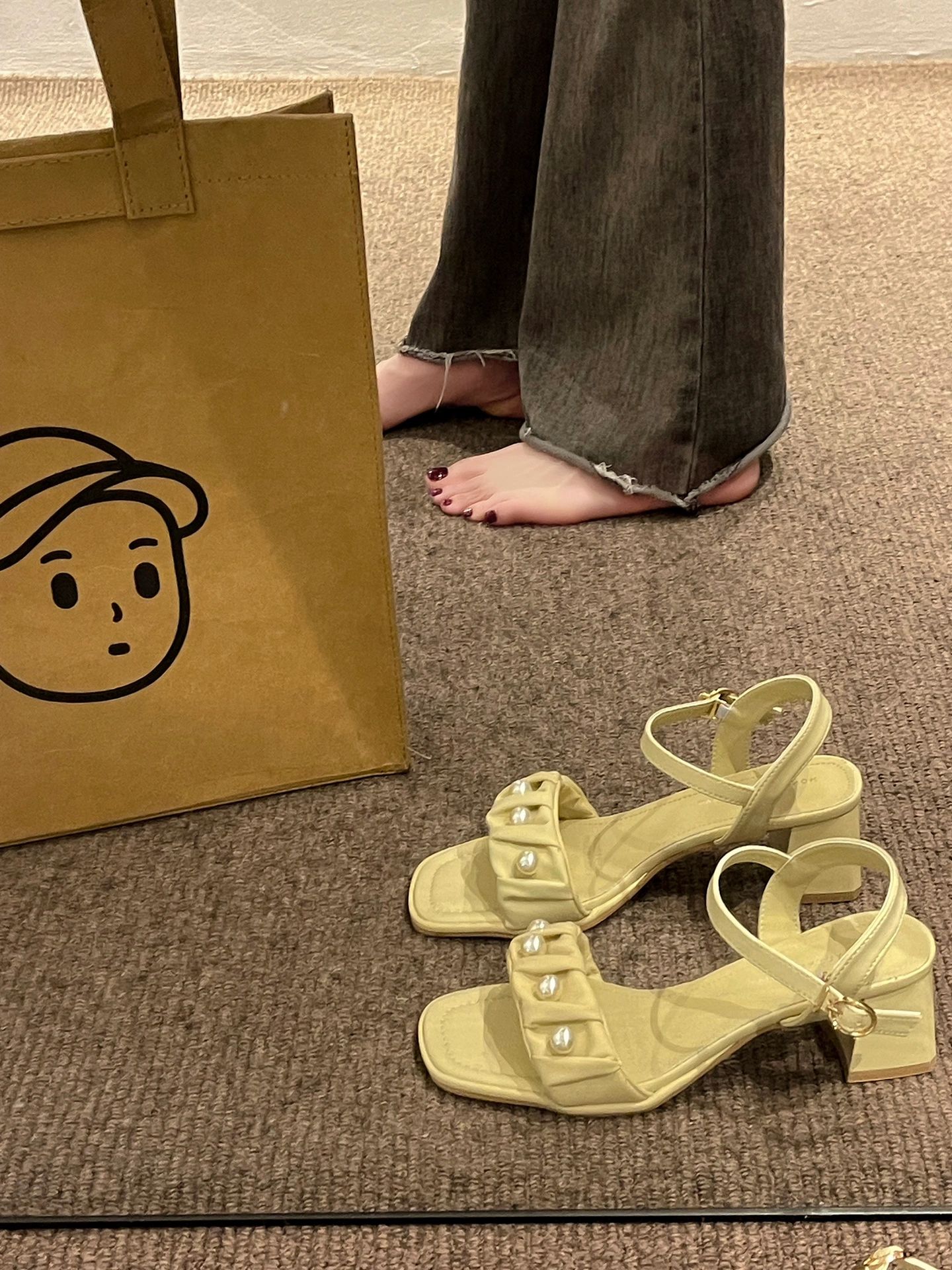 粗跟 无帮 袢扣  - VALI鞋履AI设计主图