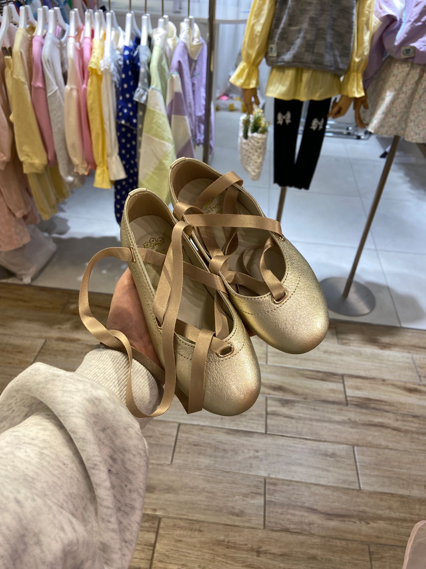 圆头 浅口鞋 皮革  - VALI鞋履AI设计主图