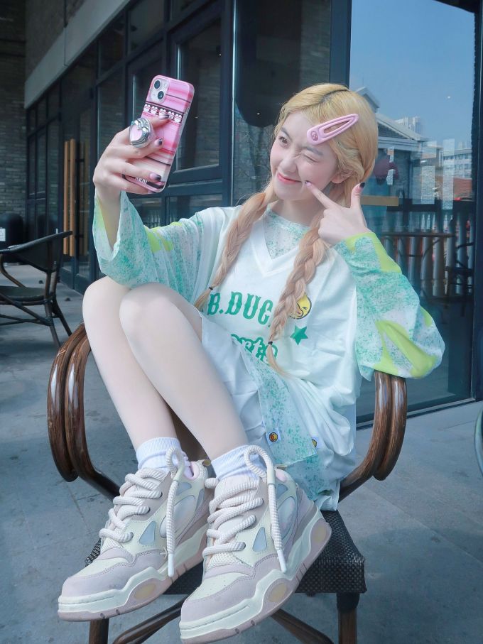 针织面料 H型 圆形领 文字图案 拼接 印花 紫堇属色 水蓝色 甜美 