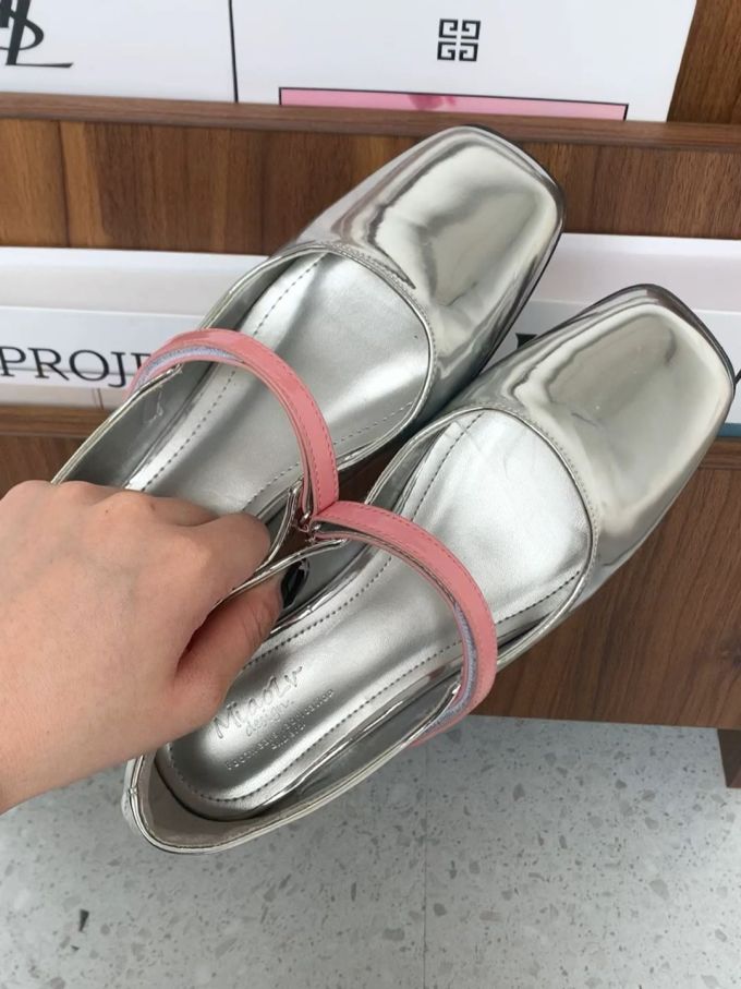 方头 袢扣 浅口鞋 皮革 