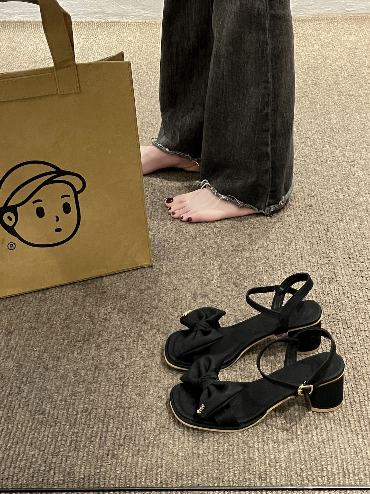 粗跟 无帮 袢扣 皮革  - VALI鞋履AI设计主图