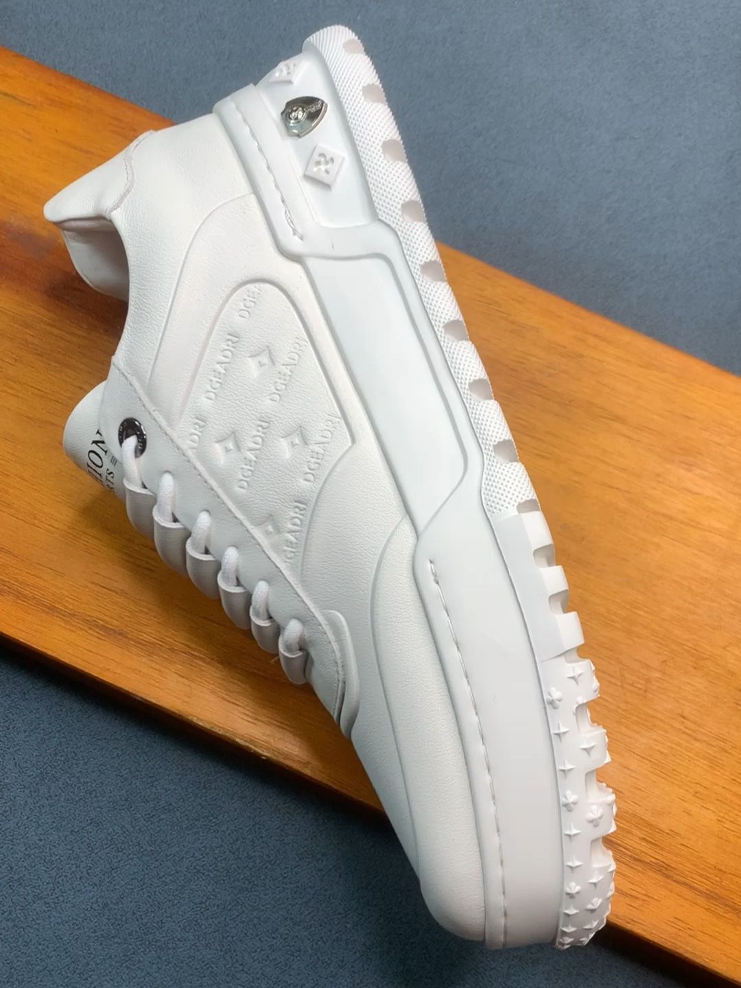 低帮 皮革  - VALI鞋履AI设计主图