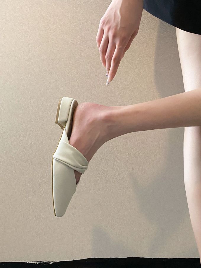 低跟 粗跟 无帮 皮革 