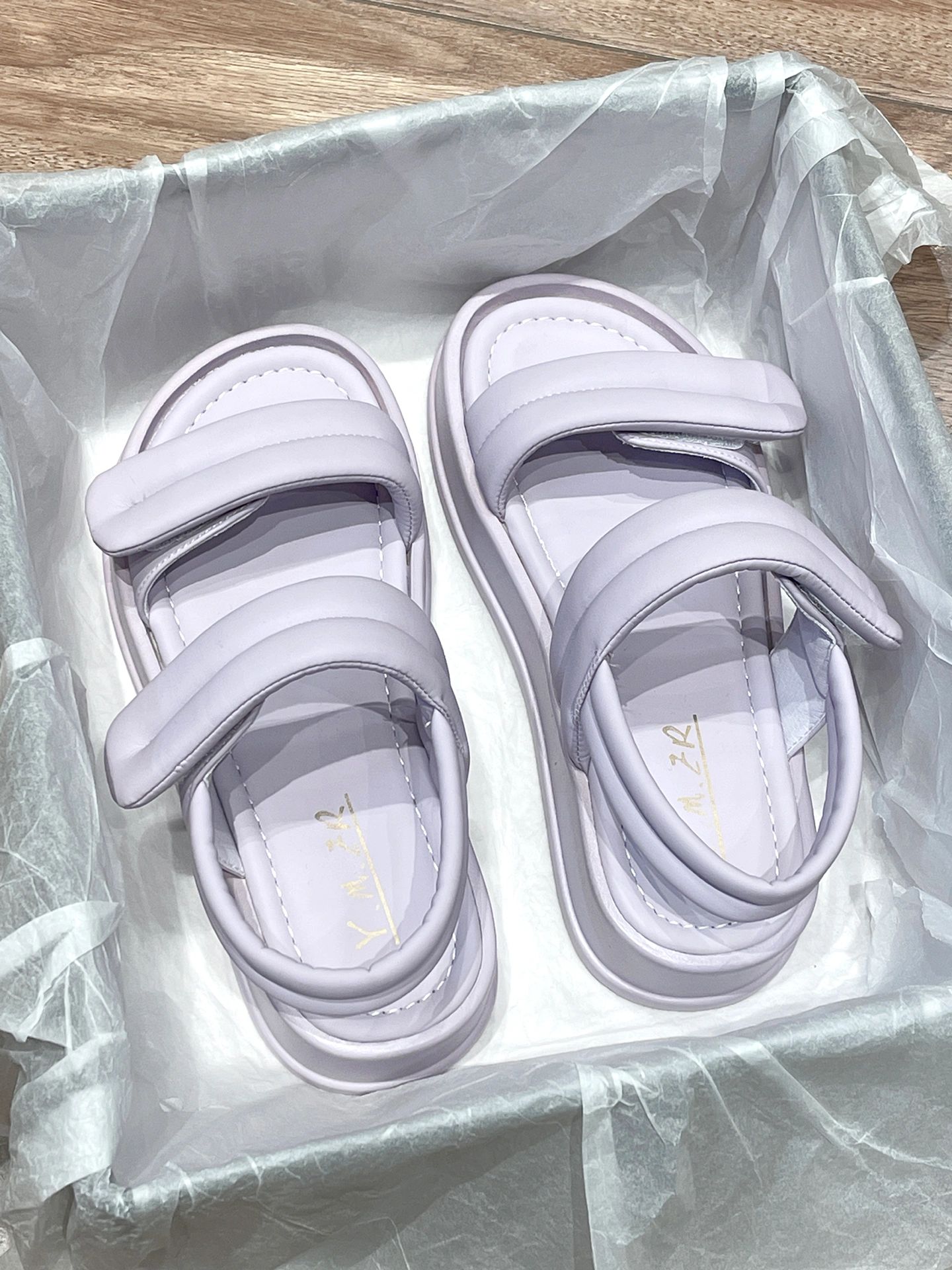 无帮 魔术贴 皮革  - VALI鞋履AI设计主图