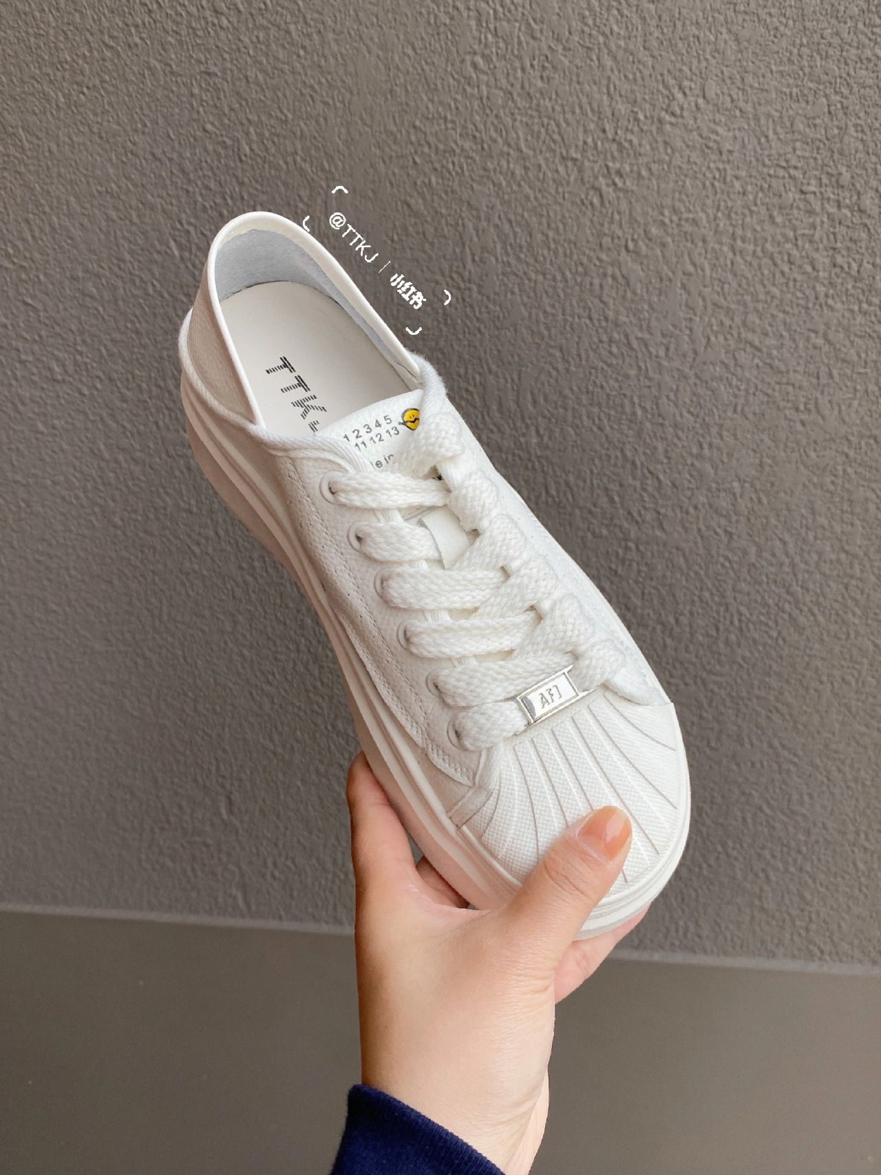  - VALI鞋履AI设计主图