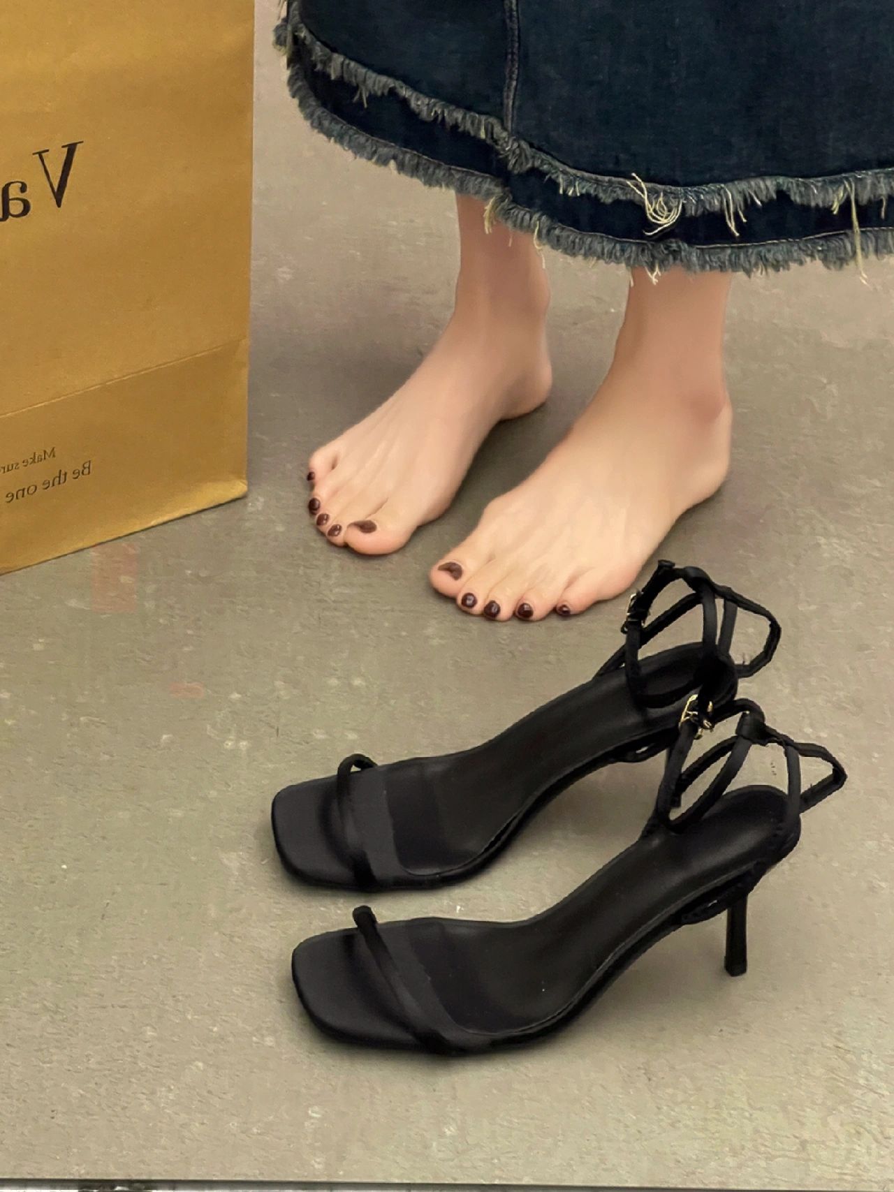 高跟 细跟 无帮 袢扣 皮革  - VALI鞋履AI设计主图