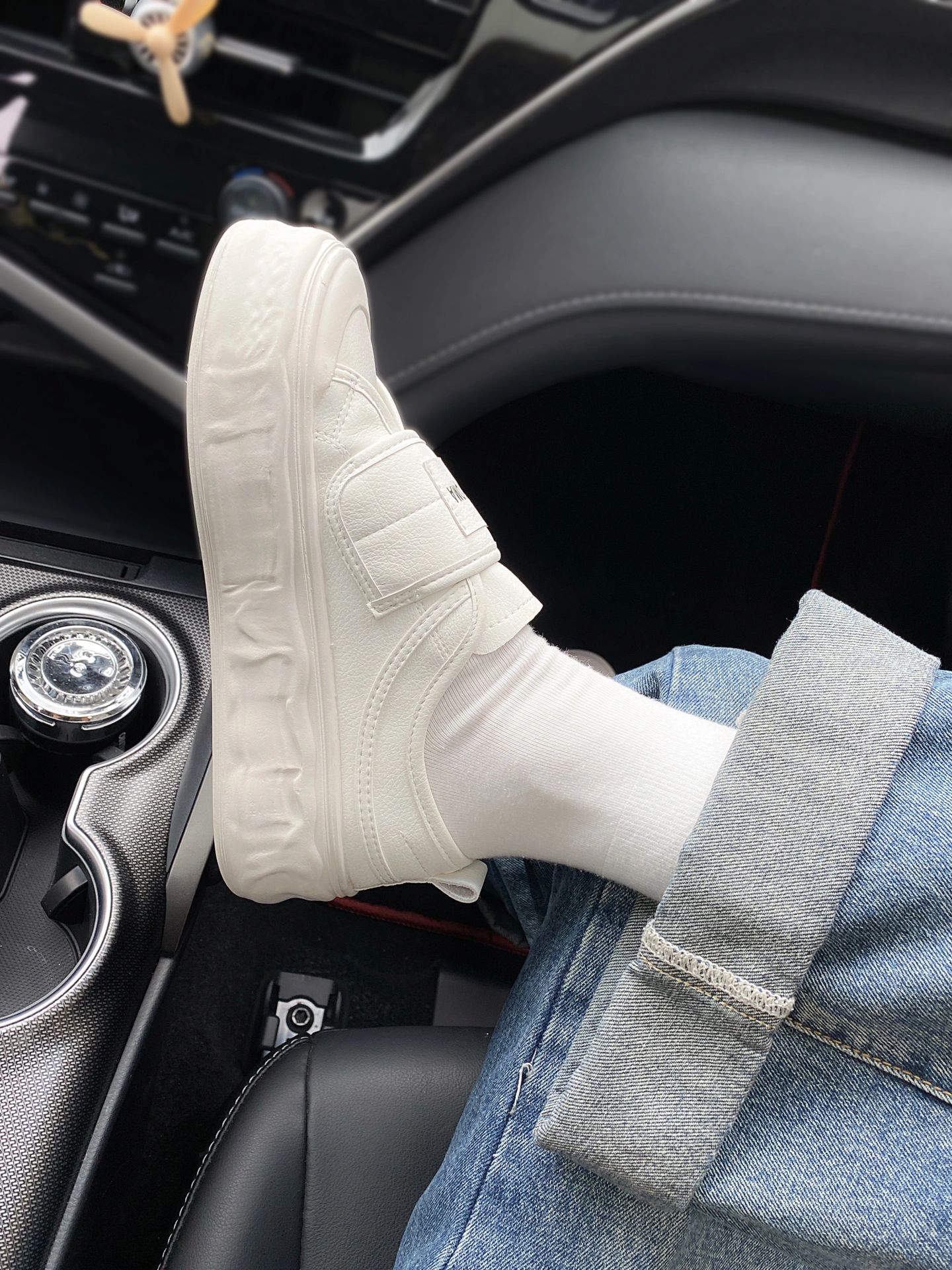 低帮 魔术贴  - VALI鞋履AI设计主图