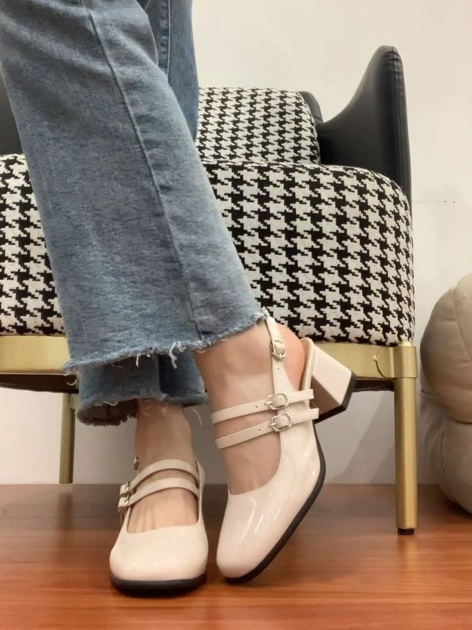 方头 袢扣 浅口鞋 皮革 