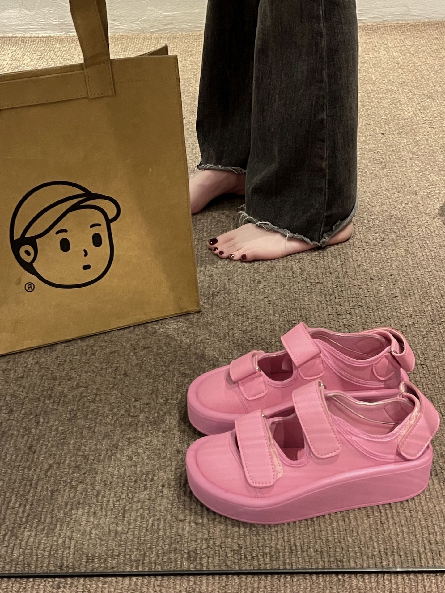 无帮 魔术贴  - VALI鞋履AI设计主图