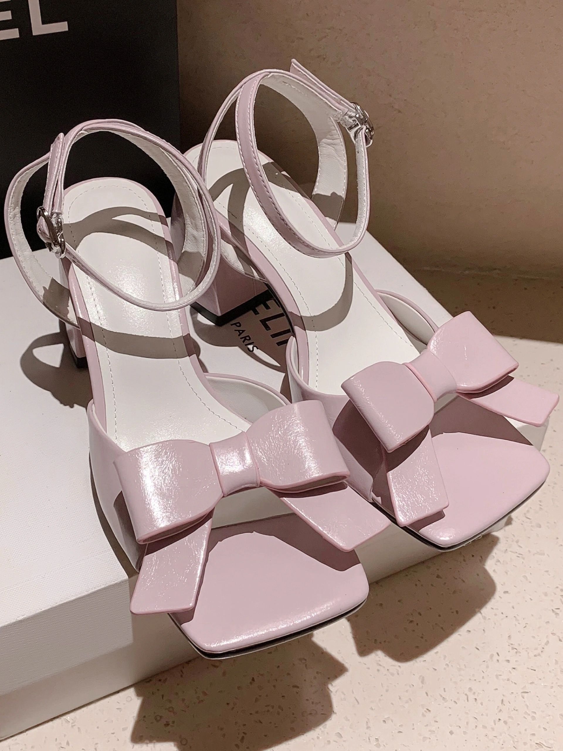 无帮 袢扣 皮革  - VALI鞋履AI设计主图