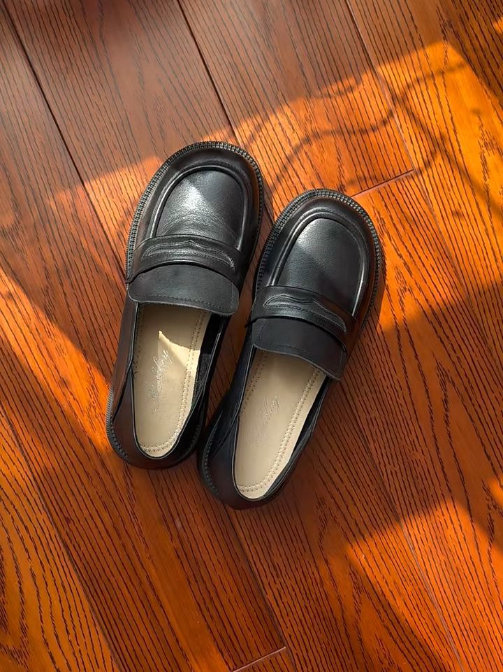 圆头 低帮 一脚蹬 深口鞋 皮革  - VALI鞋履AI设计主图