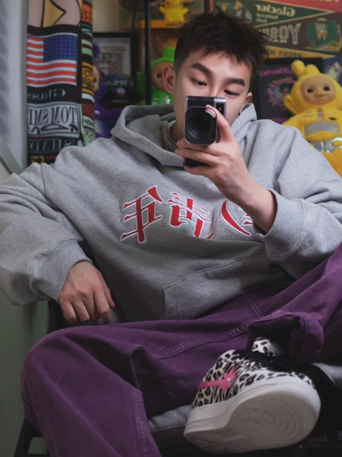 针织面料 文字图案 印花 黑紫色 运动 