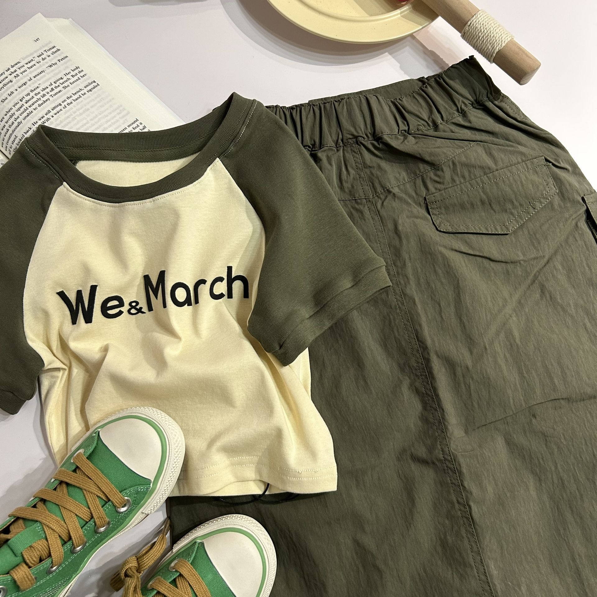 针织面料 圆形领 文字图案 印花 透明黄 榉树色 浅橄榄绿色  - VALI鞋履AI设计主图