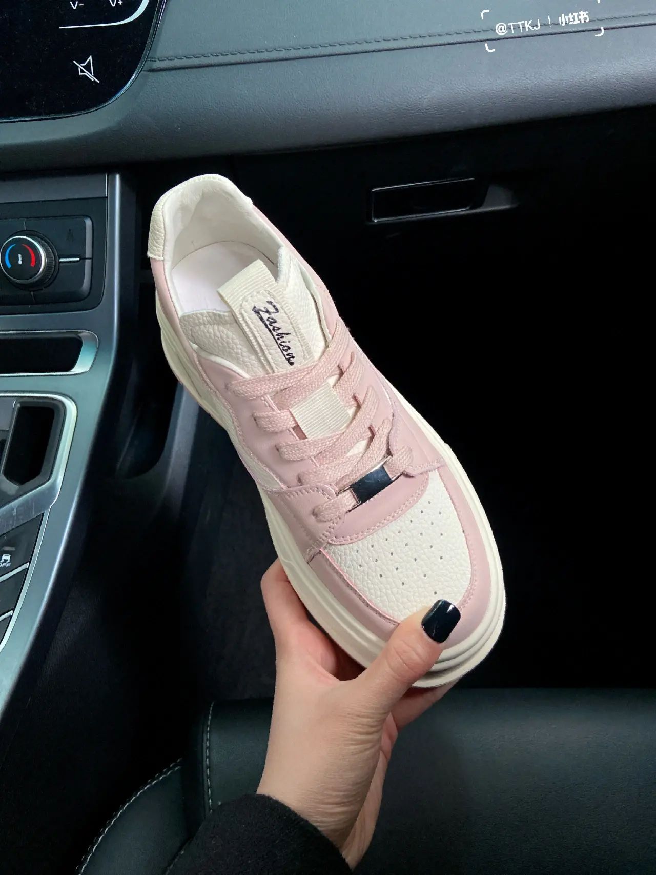  - VALI鞋履AI设计主图