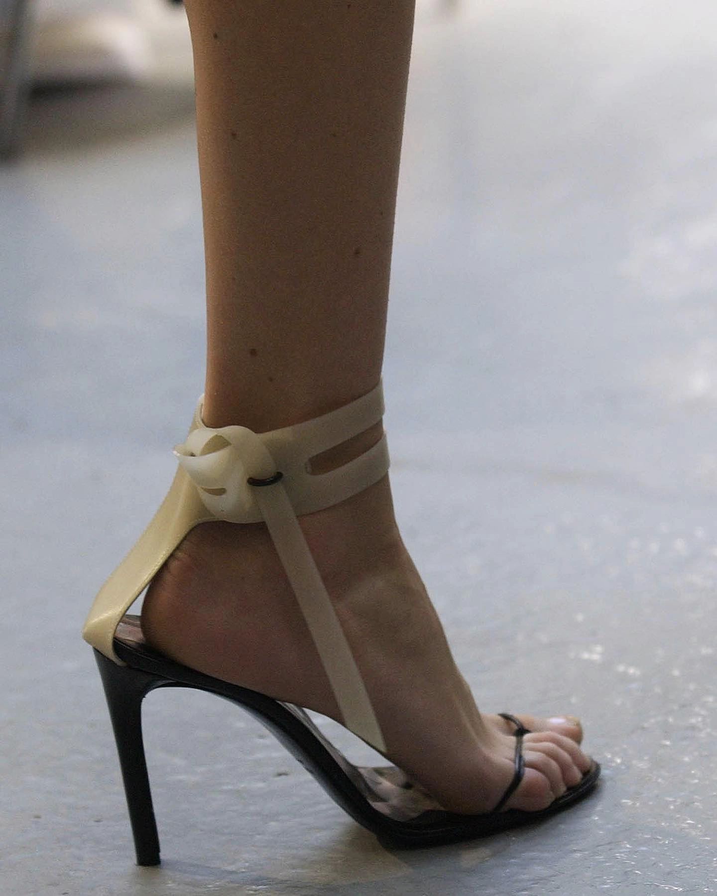 高跟 细跟 无帮  - VALI鞋履AI设计主图