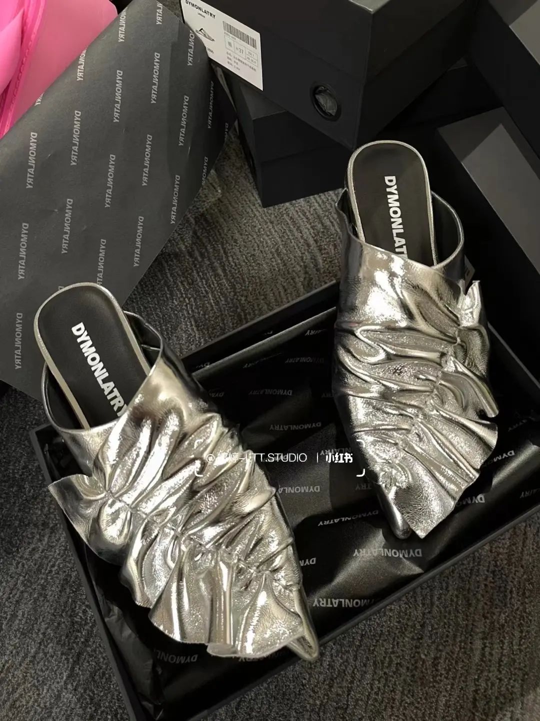 宫廷  - VALI鞋履AI设计主图