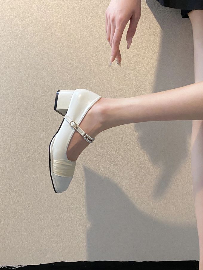 方头 袢扣 浅口鞋 皮革 