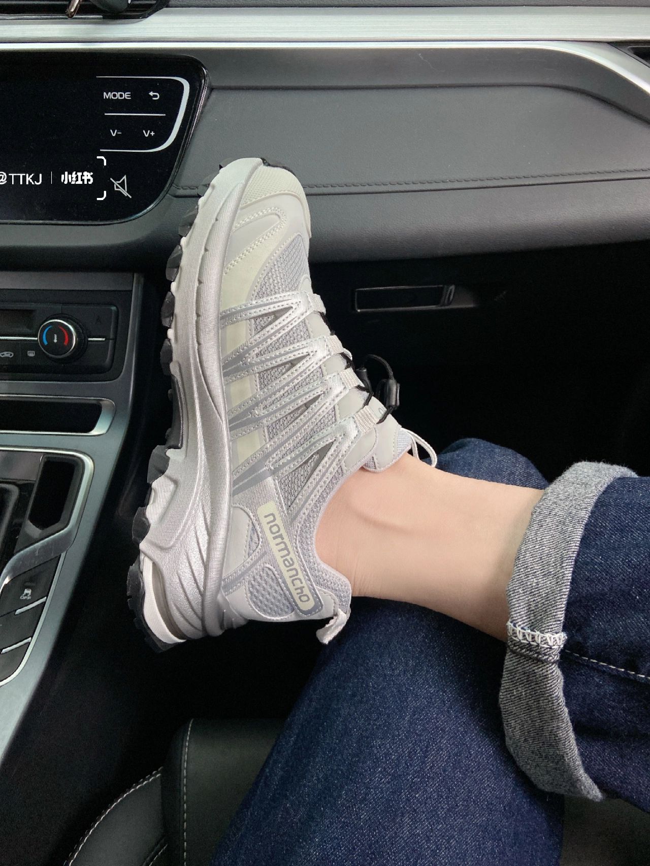 低帮 系带  - VALI鞋履AI设计主图